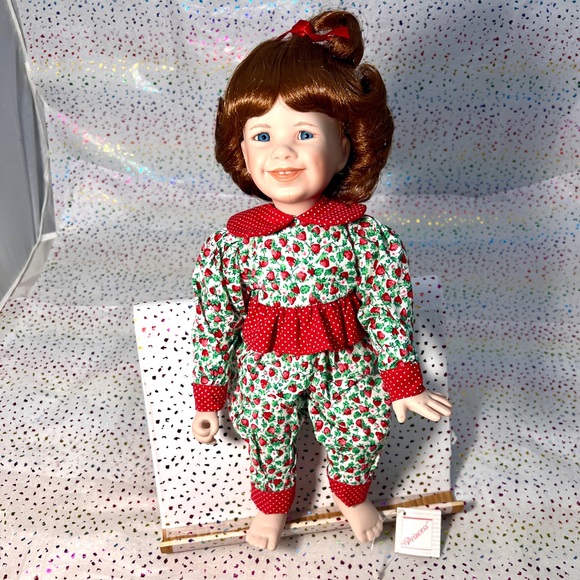 Ashton-Drake Galleries Porcelain Doll, Princess, My Heart Belongs to Daddy - Picture 5 of 8